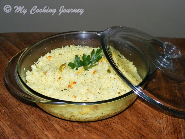 Elumichampazha Saadam in a glass bowl