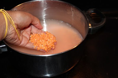 Washing red Lentils