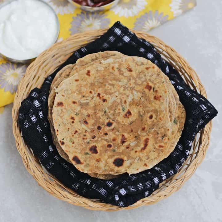 featured image for mooli ka paratha.