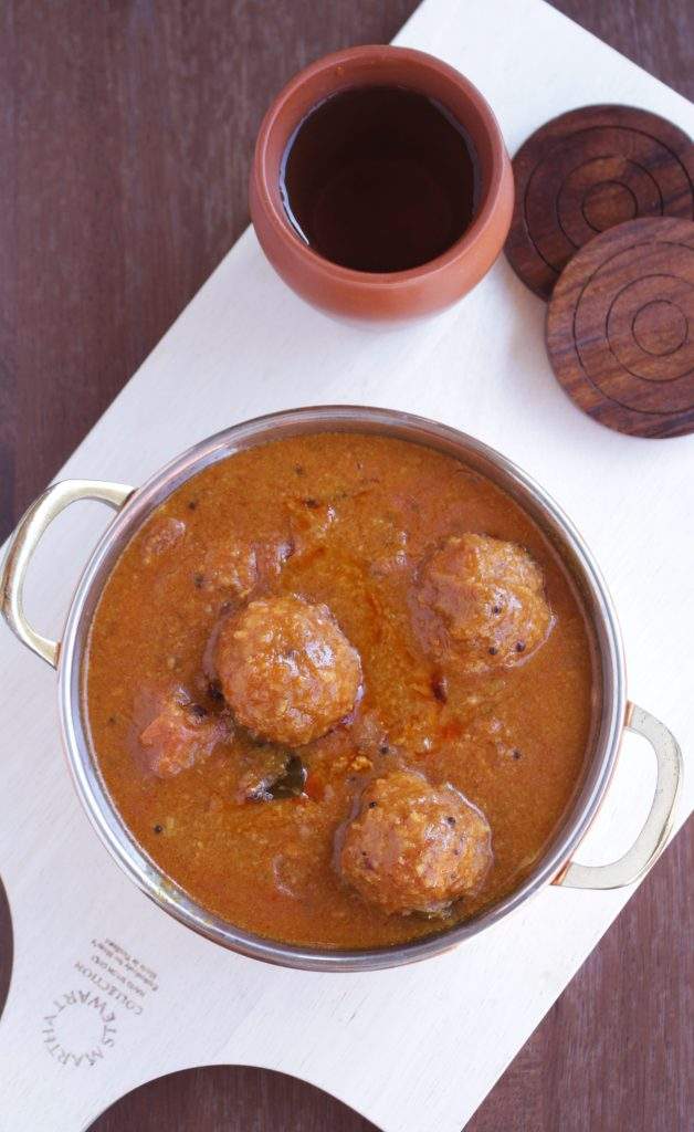 Chettinadu Urundai Kuzhambu in a bowl