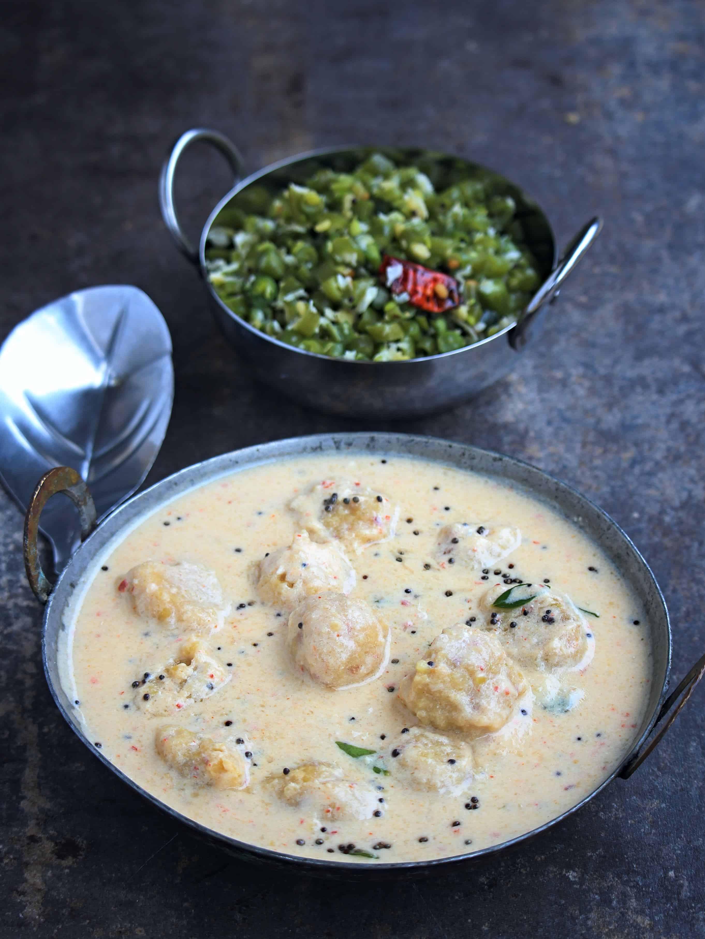 Urunadai Mor kulambu with beans currey in background