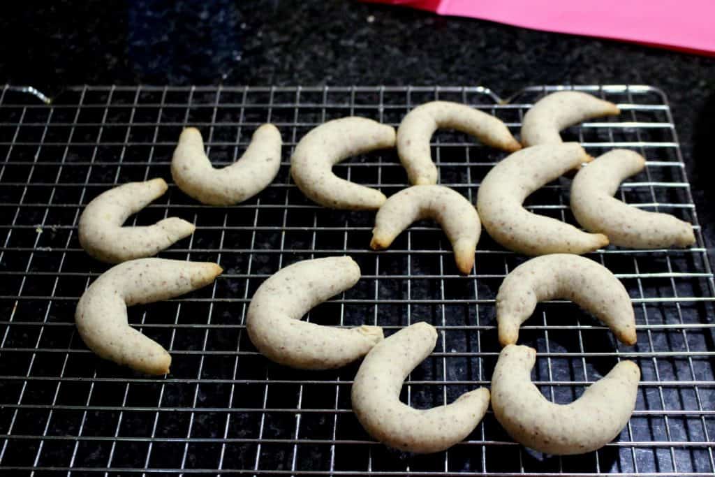  Cookies left to cool in the cooling rack